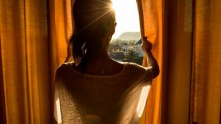 A videó hátterében hallható mantra szövege